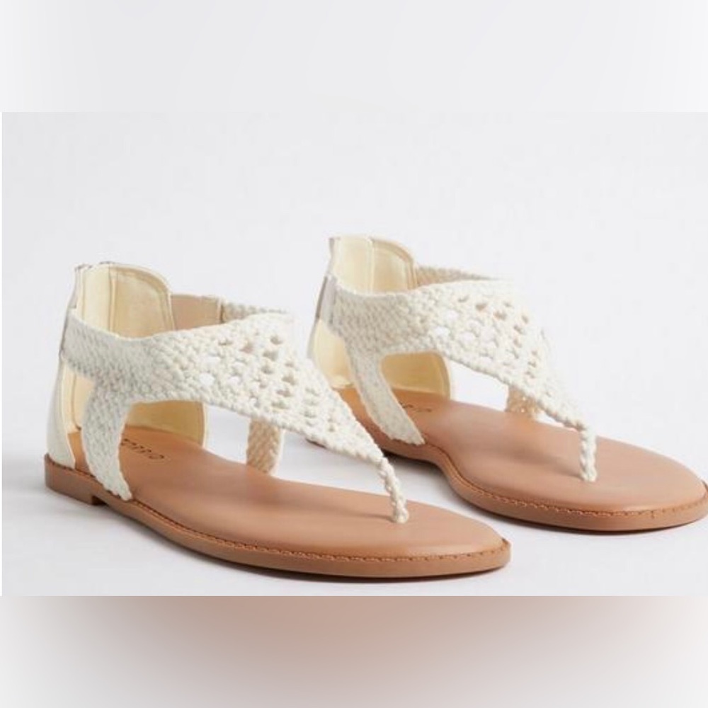 💛NWT💛 Crochet T-Strapped Sandal (WW)